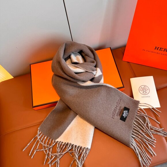 Hermès Grey & Beige Wool Scarf - Picture 2 of 5